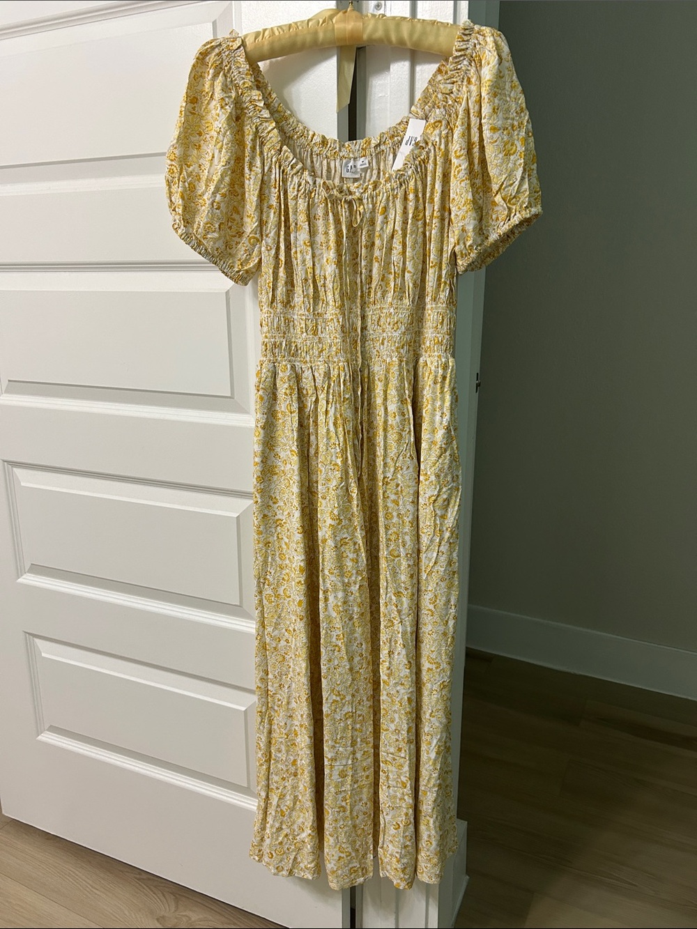 NWT GAP Sz M Yellow Floral Smocked Midi Dress
